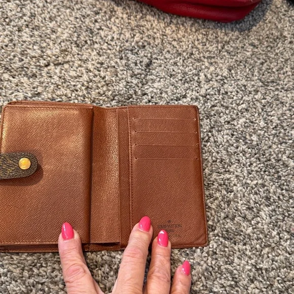 Louis Vuitton Dark Brown Monogram Wallet
Genuine Louis Vuitton - Picture 3 of 7